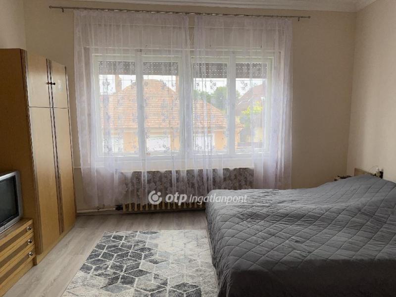 Eladó családi ház Cegléd