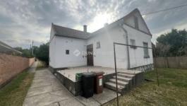Eladó családi ház Szeged
