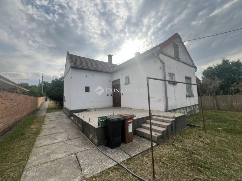 Eladó családi ház Szeged