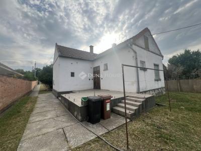 Eladó családi ház Szeged