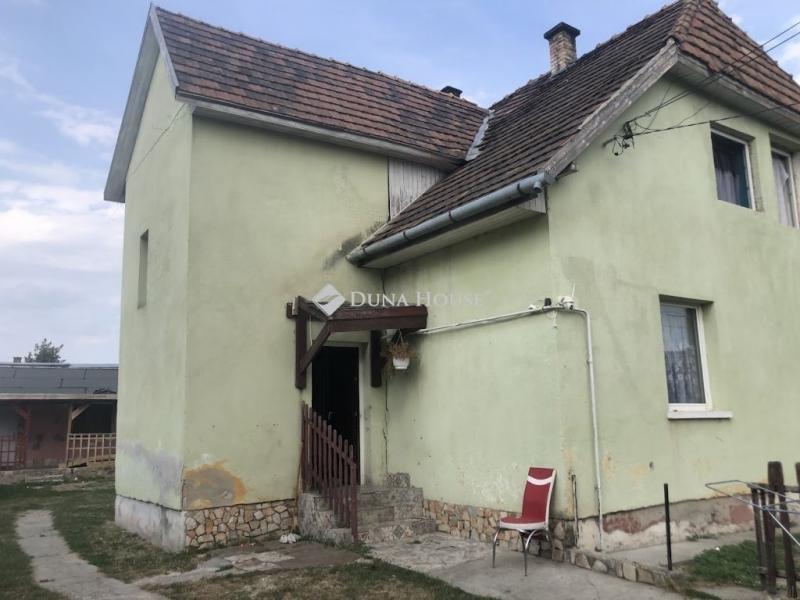 Eladó családi ház Érd