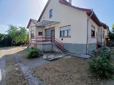 Eladó családi ház Karácsond