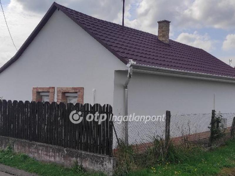 Eladó családi ház Tiszacsege