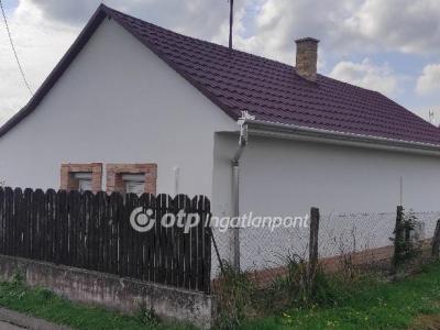 Eladó családi ház Tiszacsege
