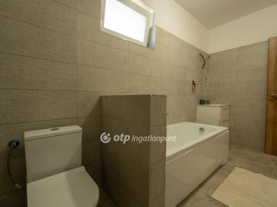 Eladó családi ház Fót