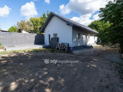 Eladó családi ház Fót