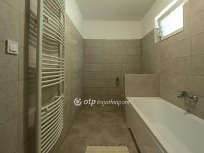 Eladó családi ház Fót