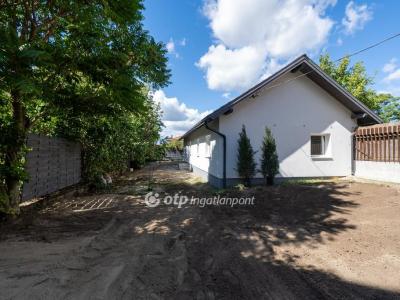 Eladó családi ház Fót