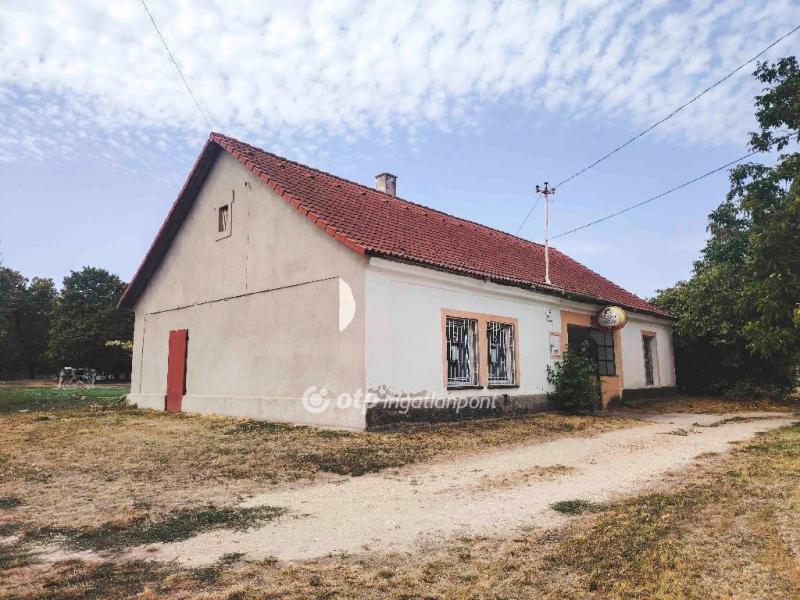 Eladó családi ház Aba