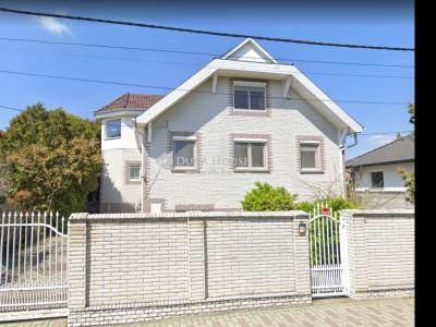 Eladó családi ház Budapest