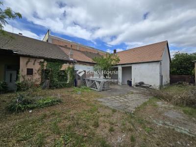 Eladó családi ház Budapest