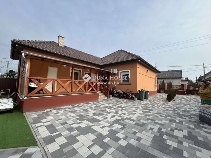 Eladó családi ház Vecsés