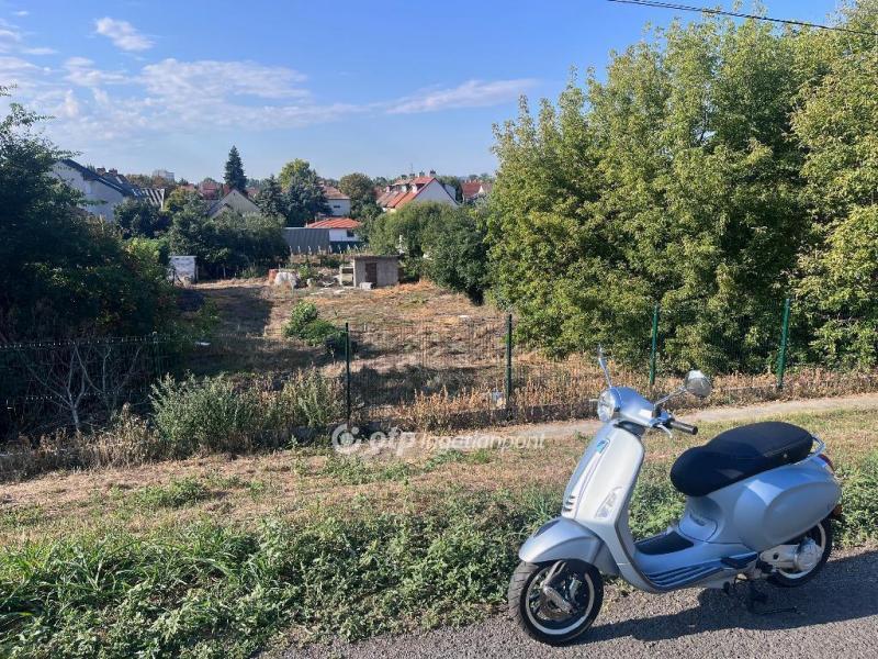 Eladó lakóövezeti telek Szeged