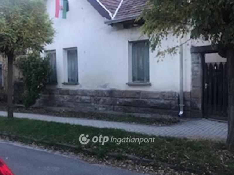 Eladó családi ház Budakalász