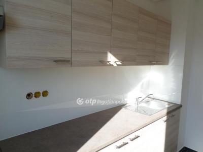 Eladó lakás Tököl