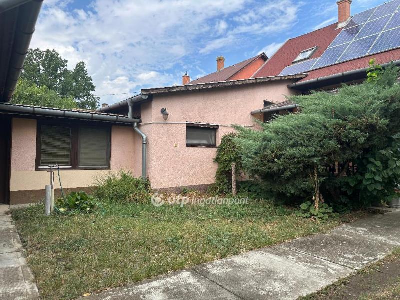 Eladó családi ház Szentes