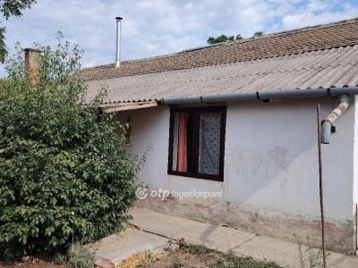 Eladó családi ház Szentes