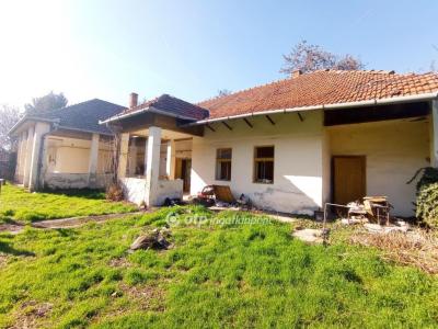 Eladó családi ház Békéscsaba