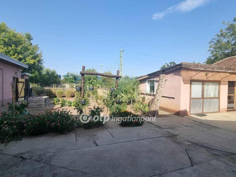 Eladó családi ház Albertirsa