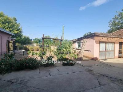 Eladó családi ház Albertirsa