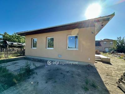 Eladó családi ház Cegléd