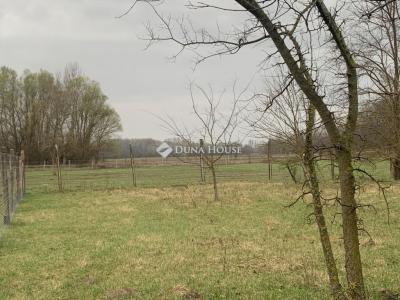 Eladó külterületi telek Őrbottyán