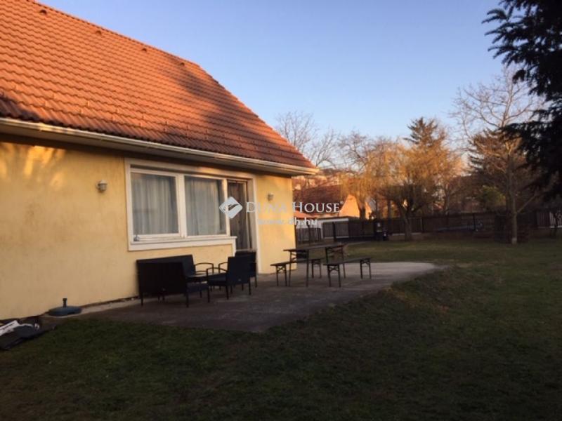 Eladó családi ház Budapest