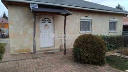 Eladó családi ház Úri