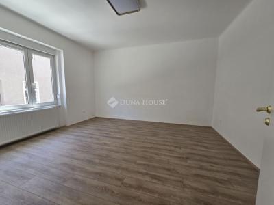 Eladó lakás Pécs