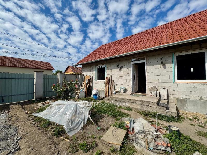 Eladó családi ház Sándorfalva