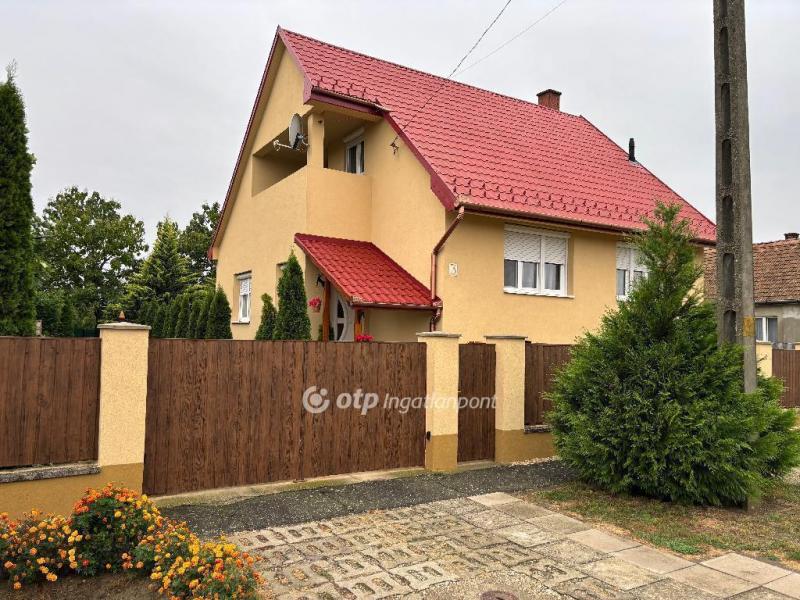 Eladó családi ház Dombrád