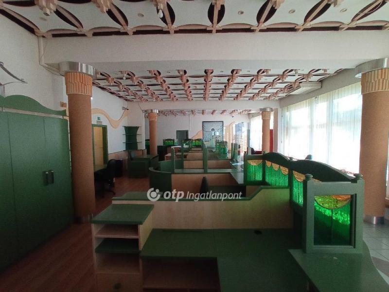 Eladó irodahelység irodaházban Kecskemét