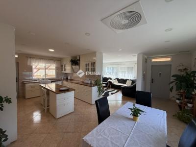 Eladó családi ház Budapest