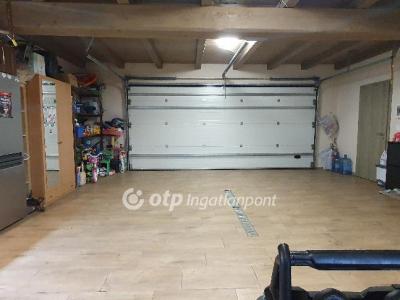 Eladó családi ház Paks