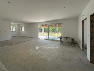 Eladó családi ház Besnyő