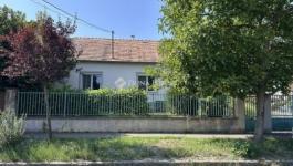 Eladó családi ház Törökbálint