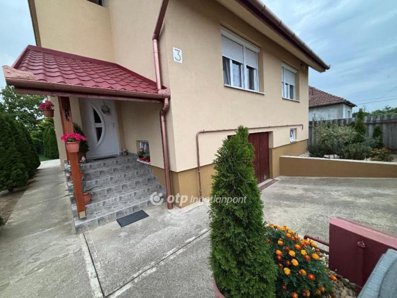 Eladó családi ház Dombrád