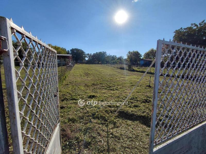 Eladó nyaraló Tóalmás