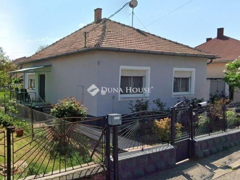 Eladó családi ház Érd