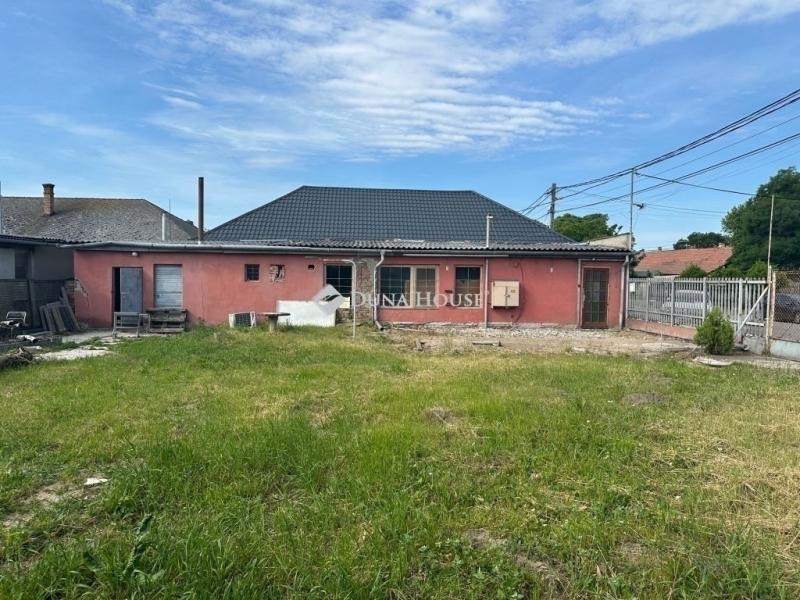 Eladó családi ház Vecsés