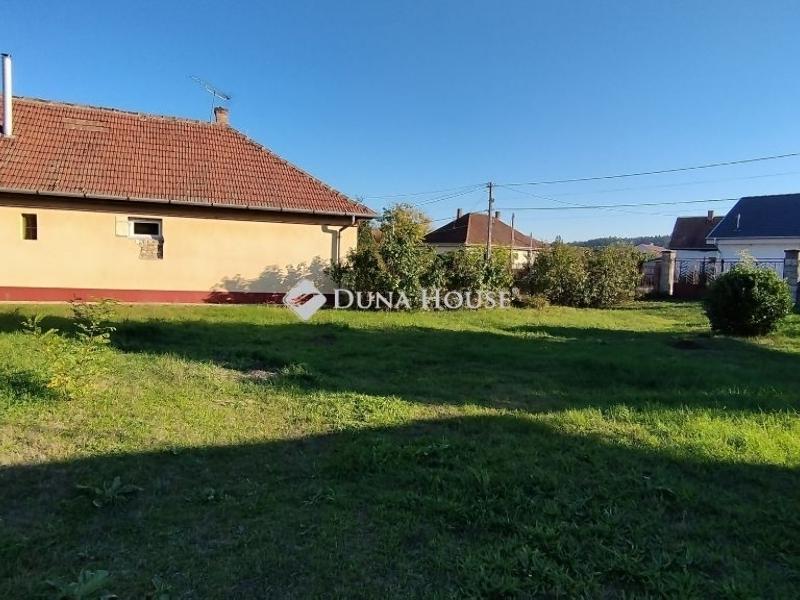 Eladó lakóövezeti telek