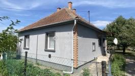 Eladó családi ház Tass