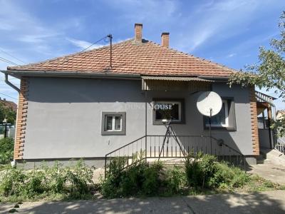 Eladó családi ház Tass