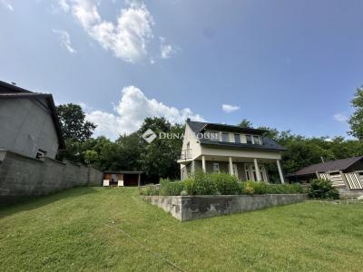 Eladó családi ház Domony