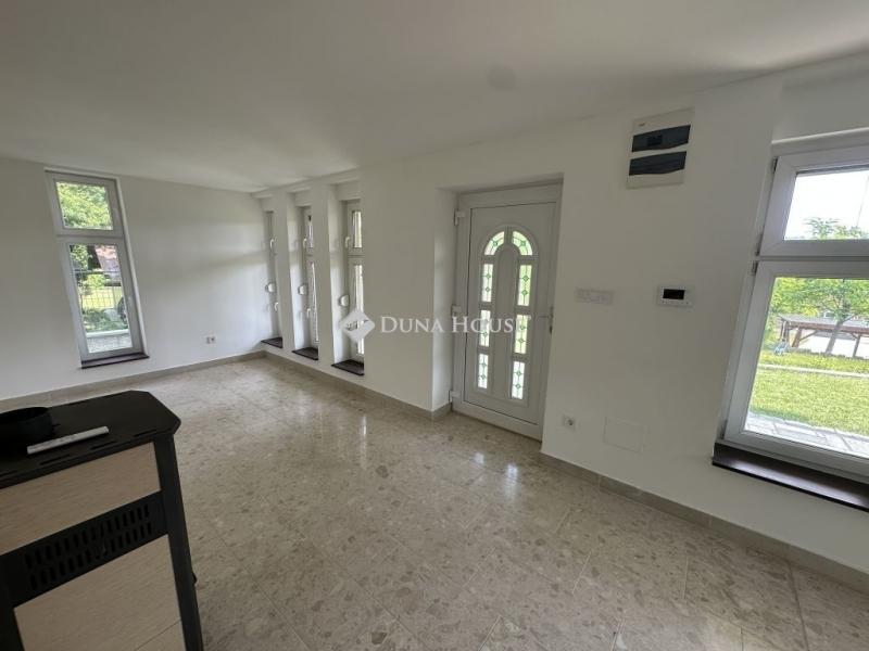 Eladó családi ház Domony