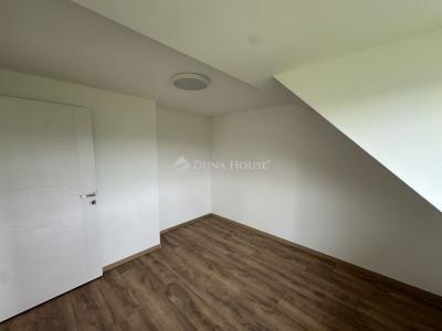 Eladó családi ház Domony