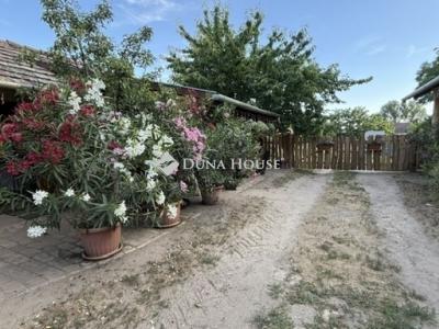 Eladó családi ház Vecsés