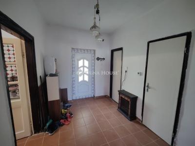 Eladó családi ház Úri