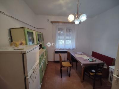 Eladó családi ház Úri