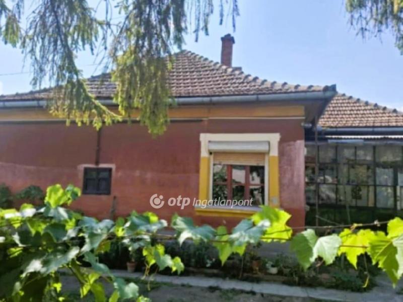 Eladó családi ház Biharkeresztes